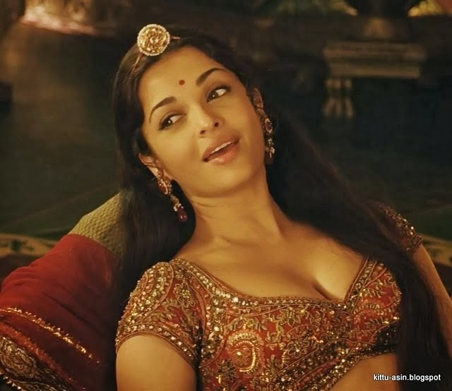 actress boobs rai Bollywood aishwarya
